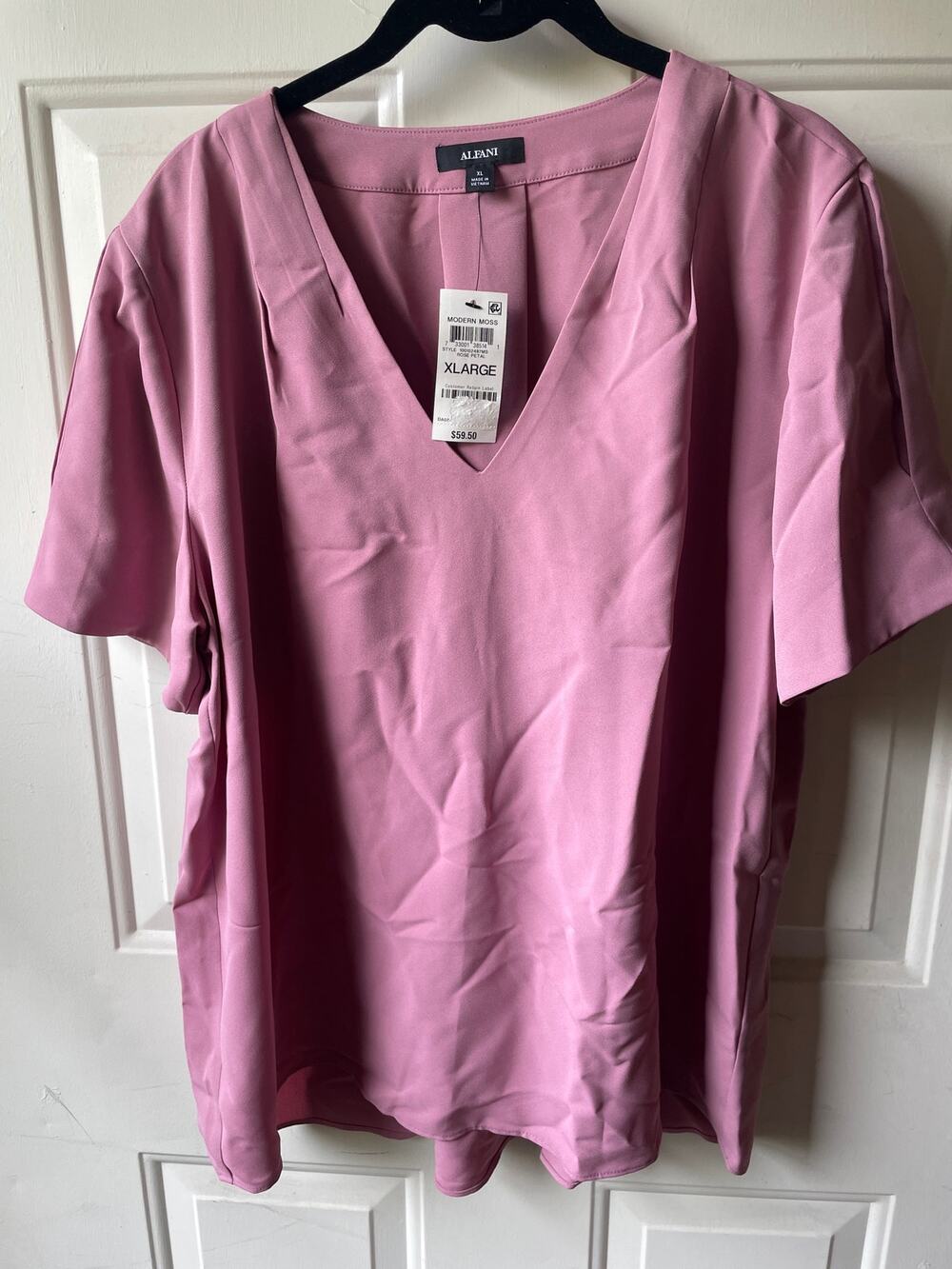 Women’s Alfani Tapered/darted V-Neck top Color Rose Petal Size XL